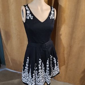 Women's white House Black Market Floral Dress